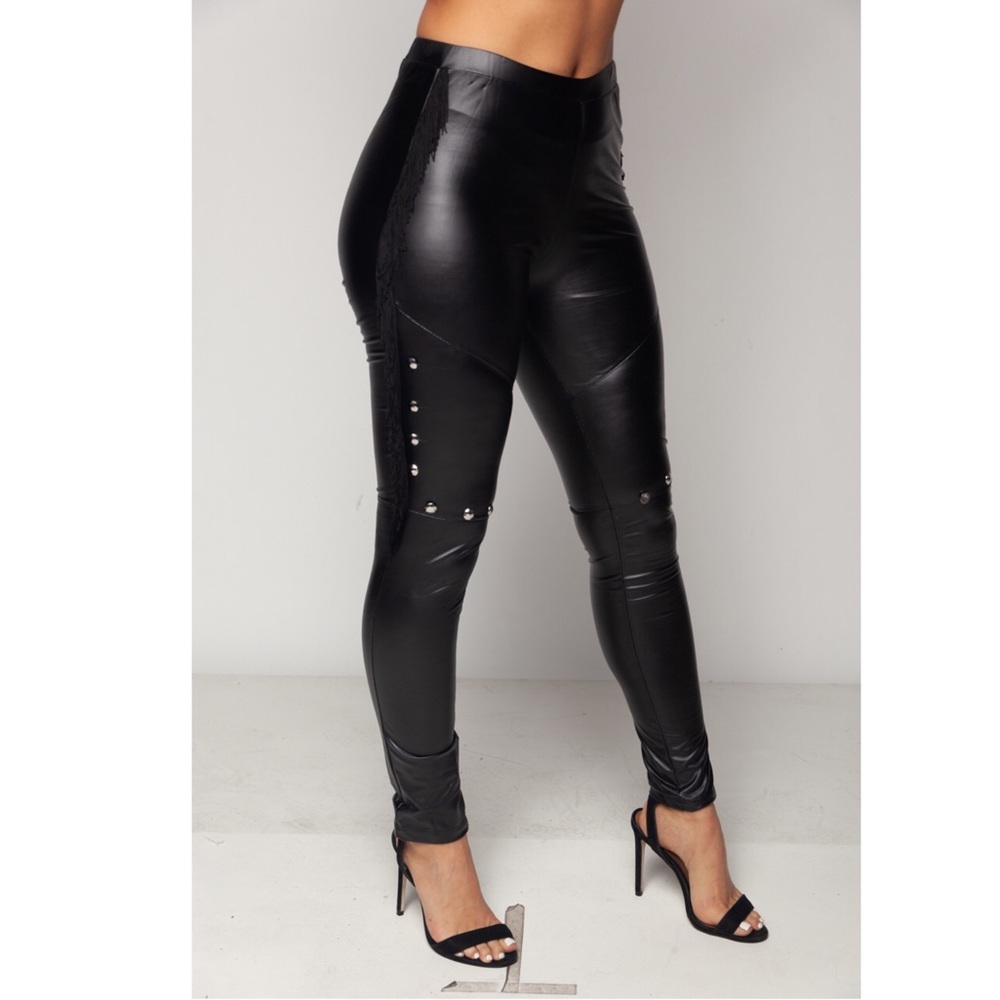 🆕⭐️ Faux Leather Fringe Stud Leggings - Picture 4 of 6